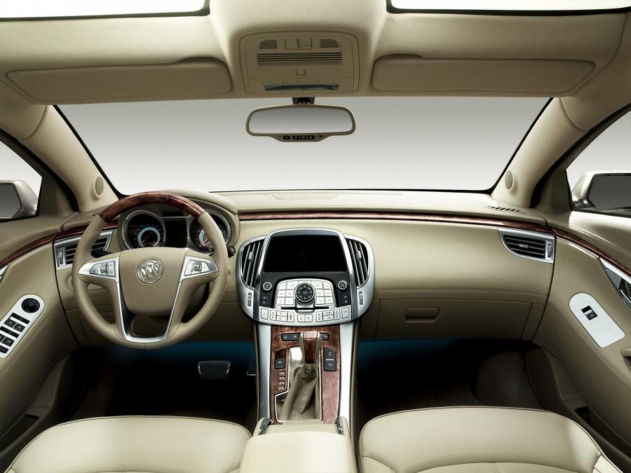  Buick Invicta Concept 2008 года  (фото 3 из 37)
